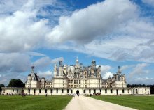 Párizsi városnézés Versailles és a Loire-völgyi kastélyok meglátogatásával, busszal, reggelivel