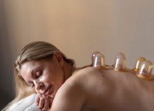 Gyógyító, fájdaloműző köpölyözés a WellMassage szalonban, a Pöttyös utcánál