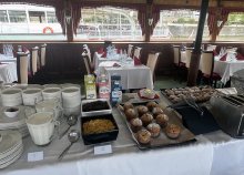 Városnéző hajókázás a Dunán korlátlan büféasztalos villásreggelivel, a Gróf Széchenyi fedélzetén