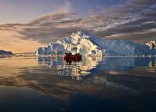 Hajós utazás Grönlandnál, kalandozás a sarkvidéken, repülőjeggyel, illetékkel, reggelivel