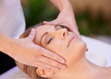 30 perces arc- és dekoltázsmasszázs a legújabb rózsa exoszómás masszázskrémmel és hatóanyag-bevitellel