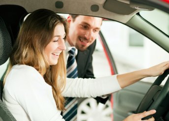 Teljes elméleti KRESZ és egészségügyi tanfolyam + 3 óra vezetési gyakorlat a LikeDrive Autósiskolánál