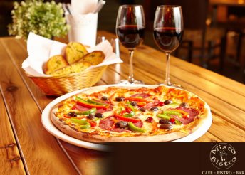 Pizza, desszert és vörösbor a Mistro Bistróban