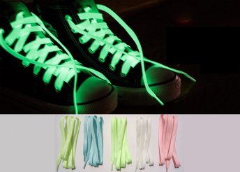 Egy pár sötétben világító cipőfűző