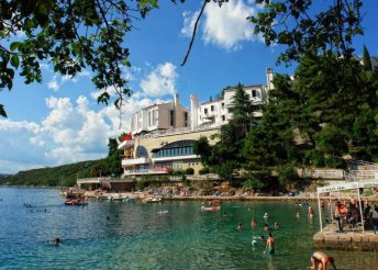 8 napos nyaralás az Adriai-tengernél, Kraljevicán, az Uvala Scott** Hotelben, félpanzióval