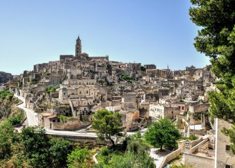 Buszos kirándulás az olasz csizma sarkába, kompozással Bari és Dubrovnik között, reggelivel