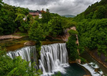 1 napos kirándulás a boszniai Jajce-vízesésnél, buszos utazással, idegenvezetéssel