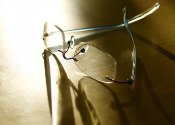Komplett dioptriás szemüveg vékonyított lencsével, 3D-s látásvizsgálattal az újpesti Dream Optikában