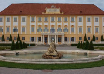 1 napos adventi buszos utazás a Schloss Hof kastélyhoz és Pozsonyba