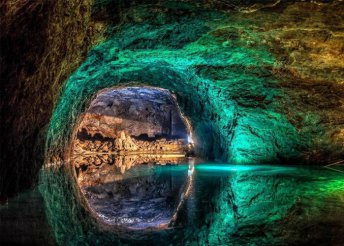 1 napos buszos utazás a Seegrotte tavas barlangba és a Schönbrunni Állatkertbe
