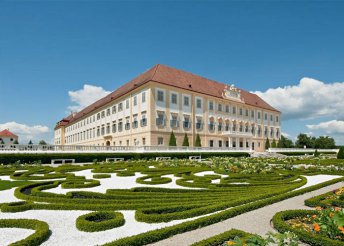 Húsvéti vásár a Schloss Hof kastélynál és városnézés Pozsonyban – 1 napos buszos utazás