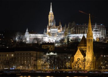 Városnéző hajókázás a Dunán egy pohár tokaji borral, üdvözlő itallal, a Gróf Széchenyi fedélzetén