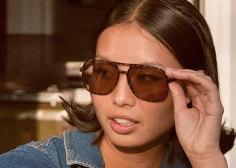 Komplett szemüveg fényre sötétedő lencsékkel, 3D látásvizsgálattal a Gogol Optikában