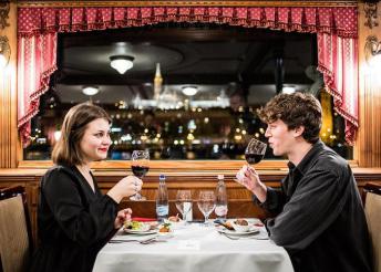 Városnéző sétahajózás a Dunán a Gróf Széchenyi fedélzetén