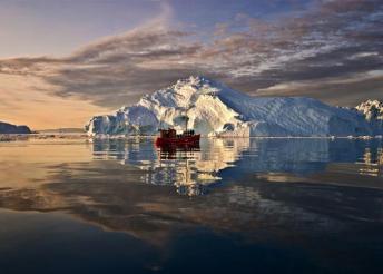 Hajós utazás Grönlandnál, kalandozás a sarkvidéken, repülőjeggyel, illetékkel, reggelivel