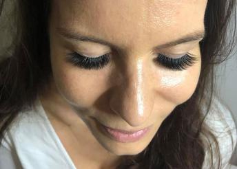 UV-LED technikával épített Russian volume szempilla (6D) a Spell Szépségszalonban