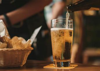 5 x 1 dl-es sörkóstoló a Bp Beer Lab jóvoltából, mártogatóssal, pirítóssal és rövid történelemórával