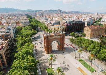 4 napos nyárbúcsúztató városnézés Barcelonában, repülőjeggyel, illetékkel, reggelivel, 3*-os szállással