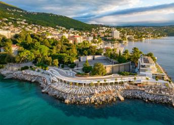 Nyaralás az Adriai-tengernél, a Kvarner-öbölben, buszos utazással, félpanzióval