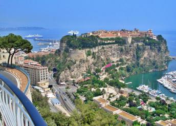 Körutazás a francia riviérán, 1-1 éjszaka tranzitszállással, busszal, reggelivel
