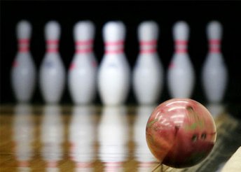 1 óra bowlingozás maximum 6 fő részére a Novotel Retro Bowling Pub-ban