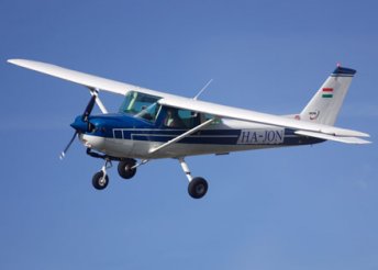 Éld át a repülés élményét! 20 perc elméleti oktatás és 20 perc repülés egy Cessna C-152 oktató repülőgépen