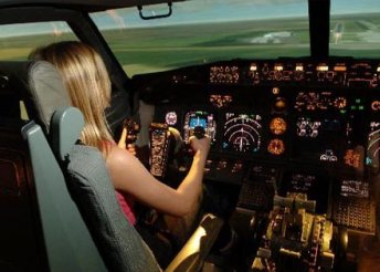 Vezess egy óriási Boeing 737-es utasszállítót! Egy órás repülőgép szimulátor vezetés és 4 óra oktatás