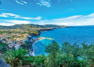 4 napos nyárbúcsúztató körutazás a Sorrentói-félszigeten, repülőjeggyel, illetékkel, félpanzióval